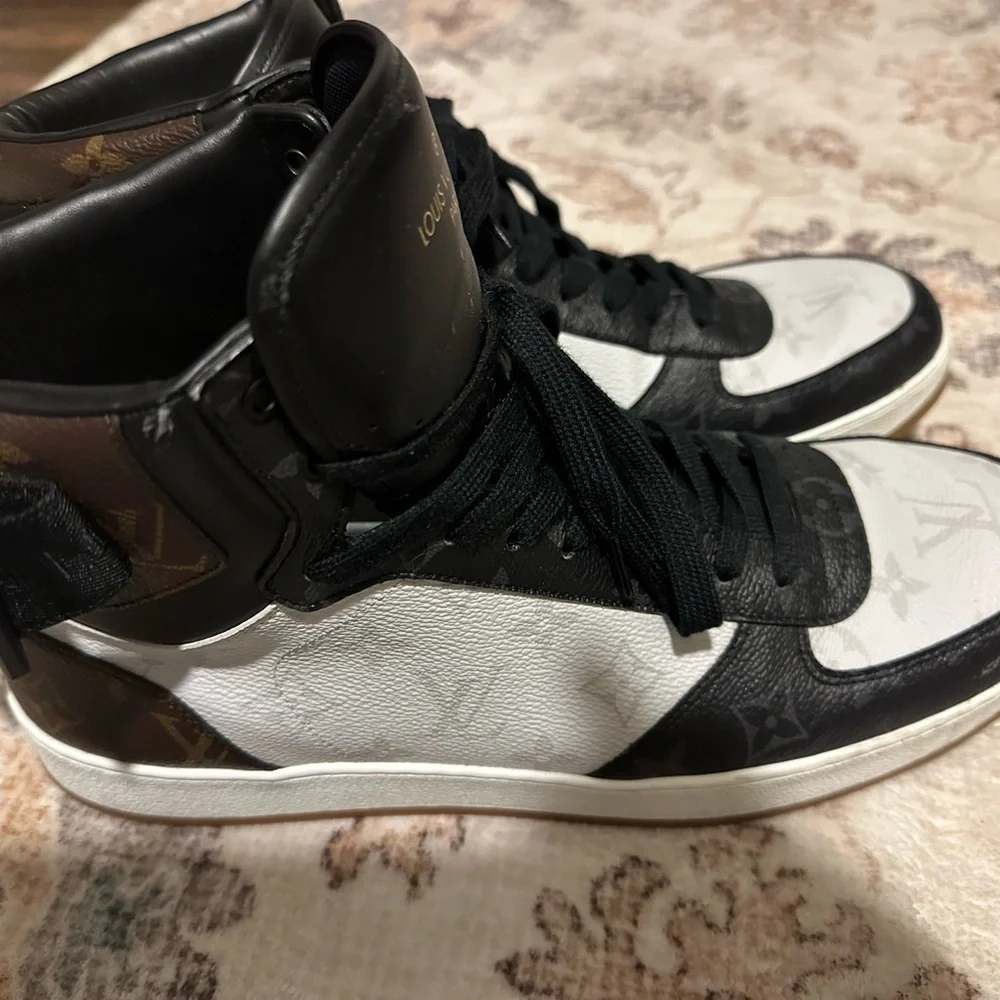 Louis Vuitton Monochrome High-Top Sneakers MS 0260 - Picture 3 of 8